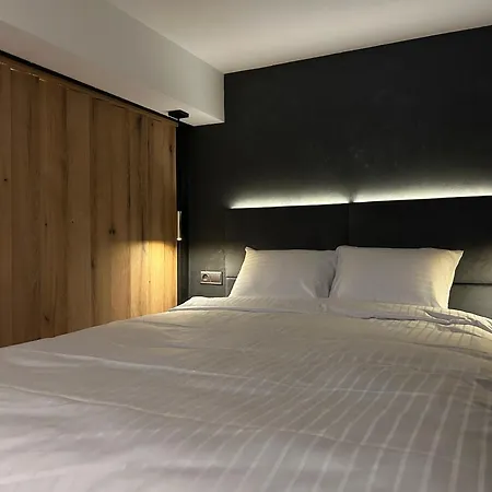 Leo & Private Zone - Old * ブラチスラヴァ