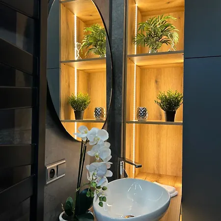 Leo & Private Zone - Old Lejlighed *