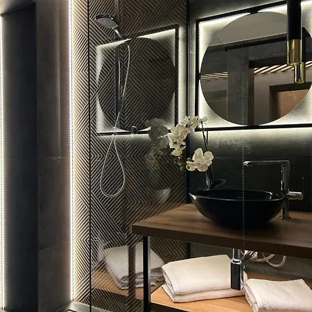 Leo & Private Zone - Old アパート ブラチスラヴァ