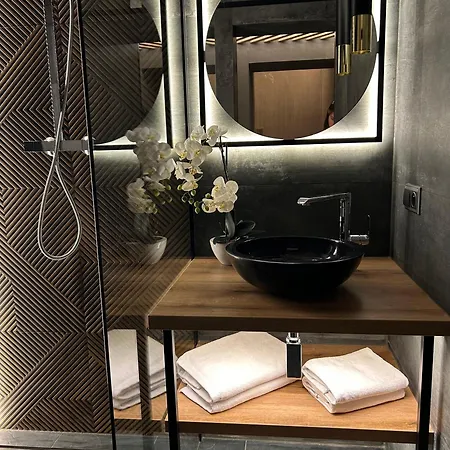 Leo & Private Zone - Old アパート ブラチスラヴァ