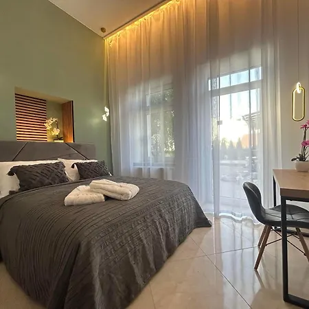 Leo & Private Zone - Old *