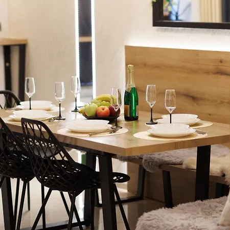 Leo & Private Zone - Old