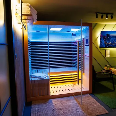 Leo & Private Zone - Old *