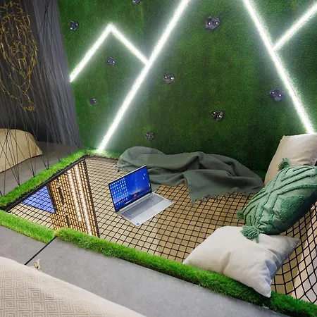 Leo & Private Zone - Old