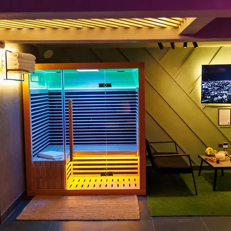 Leo & Private Zone - Old Lejlighed