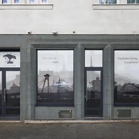 Leo & Private Zone - Old ブラチスラヴァ