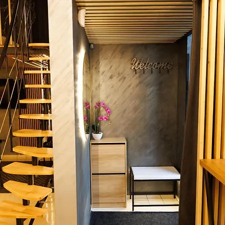 Leo & Private Zone - Old Lejlighed