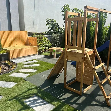 Leo & Private Zone - Old * ブラチスラヴァ