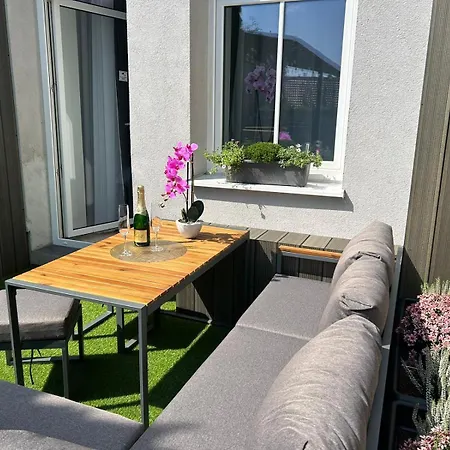 Leo & Private Zone - Old アパート