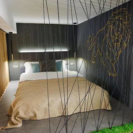 Leo & Private Zone - Old *