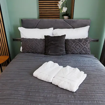 Leo & Private Zone - Old * ブラチスラヴァ