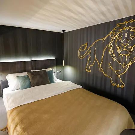 Leo & Private Zone - Old