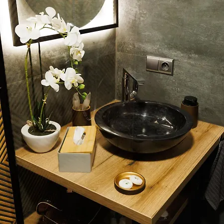 Leo & Private Zone - Old Lejlighed *