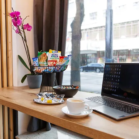 Leo & Private Zone - Old Lejlighed