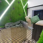 Leo & Private Zone - Old Apartment *